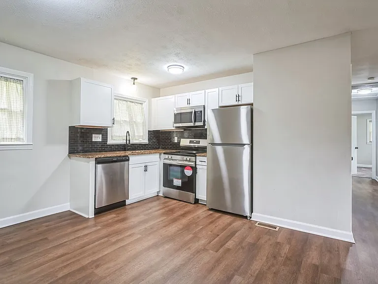 628 McLamb Dr — Photo 3