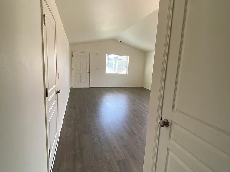 2501 NE 5th St — Photo 13