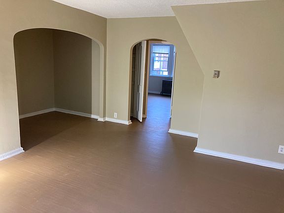2nd image of 326 E Essex Ave #1
