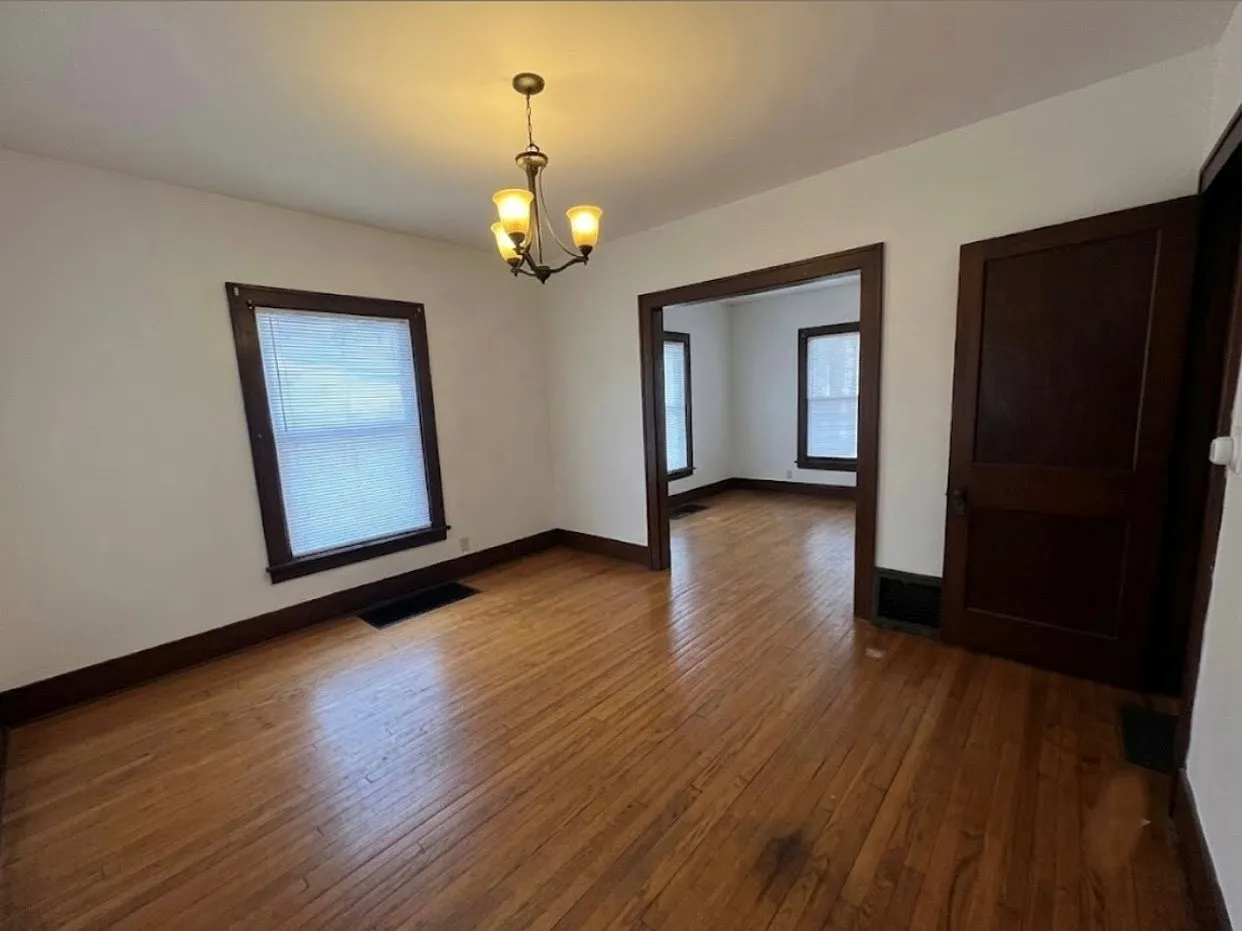 3 bed, 1.5 bath, 1102 sqft, $1,700 — Photo 4