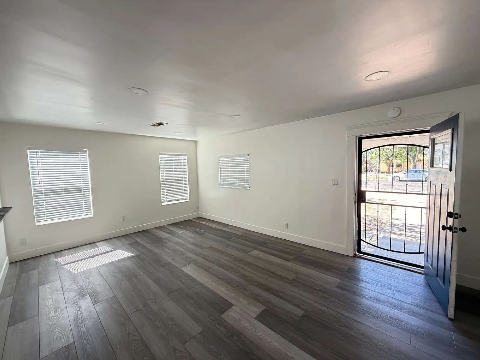2 bed, 1.0 bath, 938 sqft, $1,600 — Photo 4