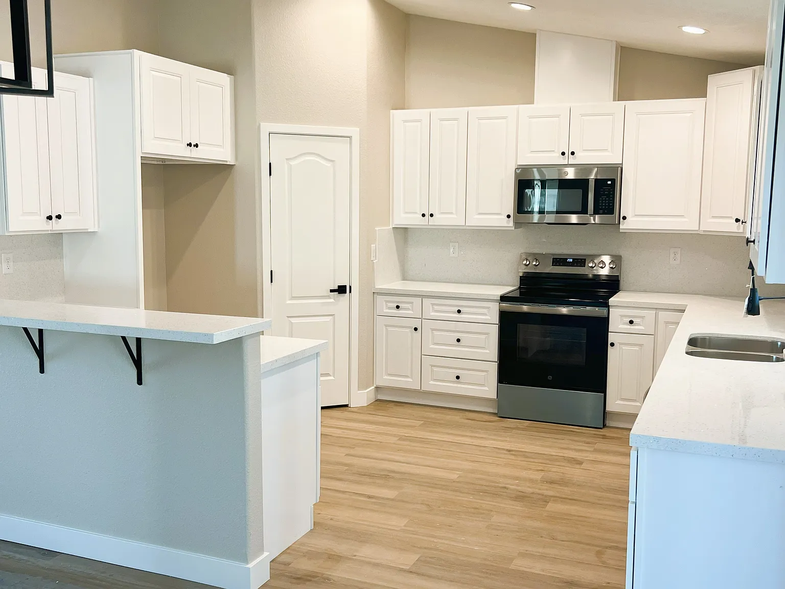 4 bed, 1871 sqft, $3,600 — Photo 4