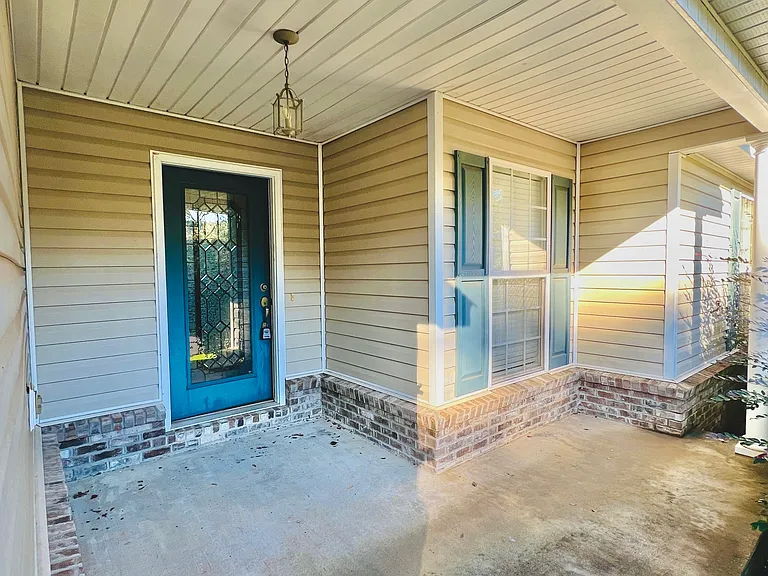 103 Vineyard Dr — Photo 2