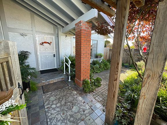 5th image of 219 Folland Dr