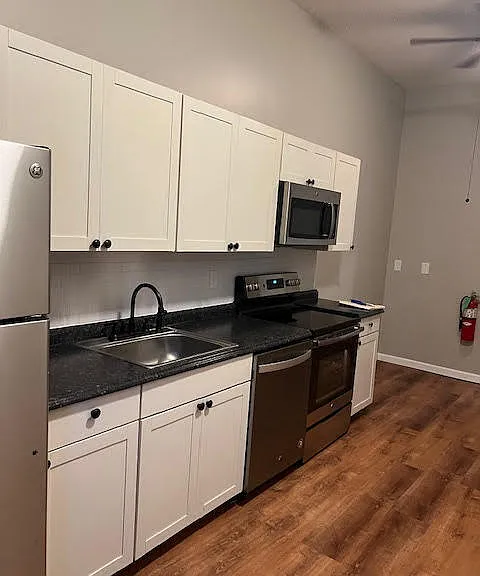 243 N Elm St #1 — Photo 3