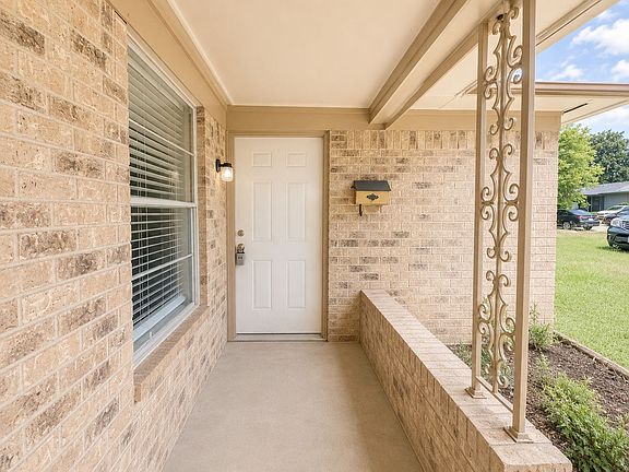 2nd image of 930-932 Lindy Ct #930