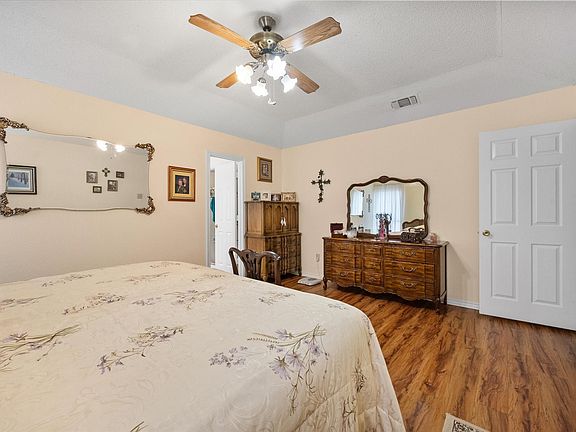 3rd image of 1838 Westcrest Dr