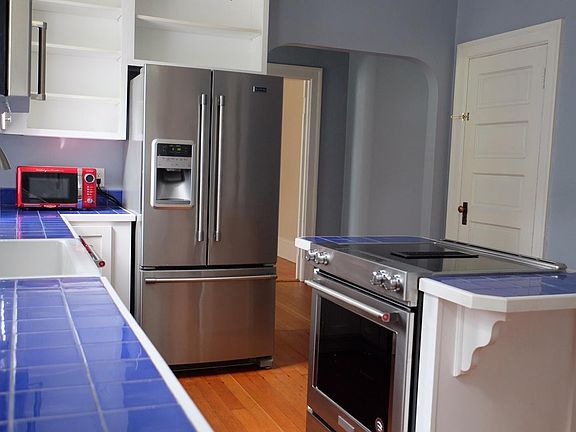 4th image of 2099 NE Victorian Ln