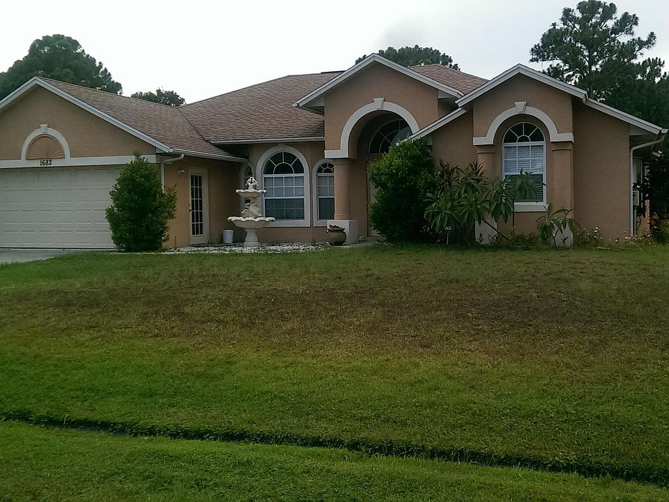 1st image of 1682 SW Diamond