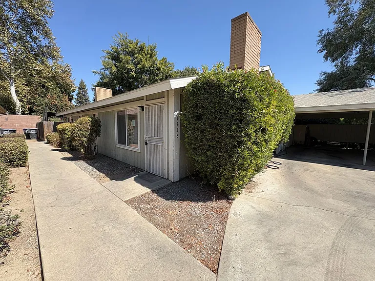 1748 E Laura Ave — Photo 1