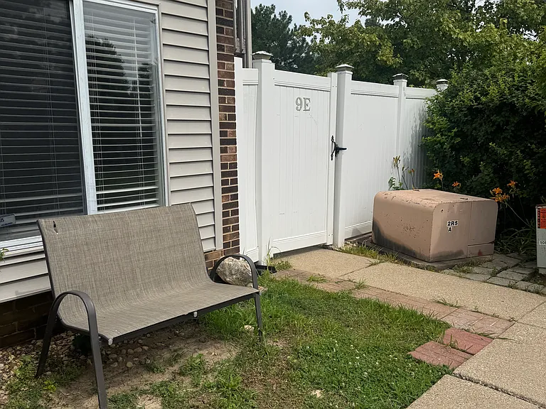 9 E Fernwood Dr #9E — Photo 2