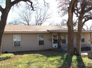 403 Mockingbird Ln, Chico, TX 76431