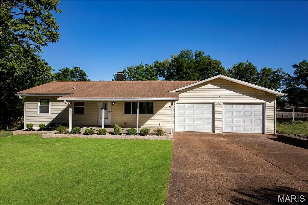 2 bed, 1.0 bath, 1350 sqft, $1,850 — Photo 1