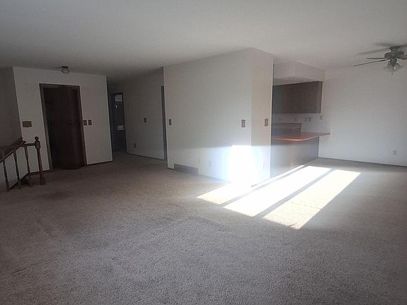 3rd image of 815 18th Ave NE