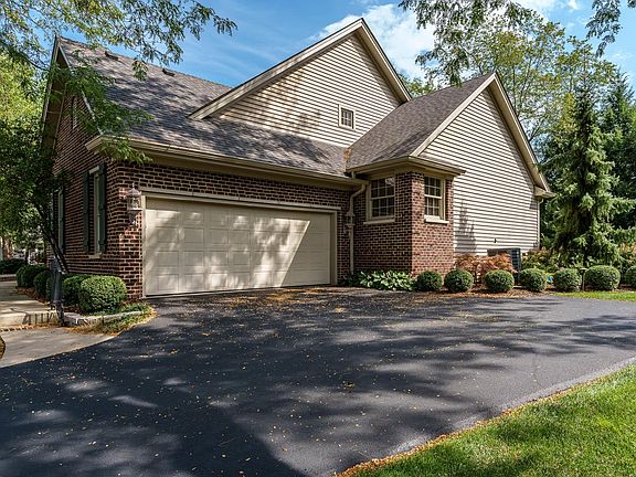 4th image of 2950 Cotswold Cir