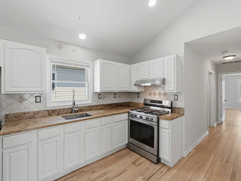 130 3rd St #2 — Photo 4
