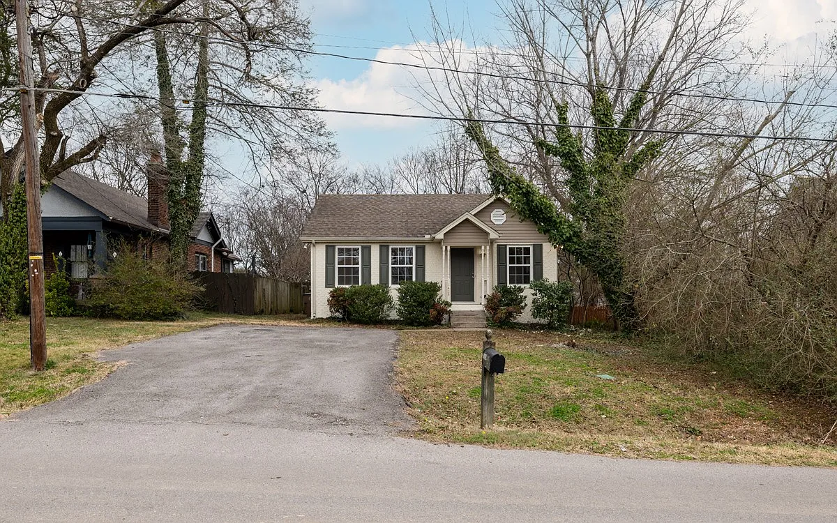 3 bed, 2.0 bath, 1080 sqft, $2,700 — Photo 1