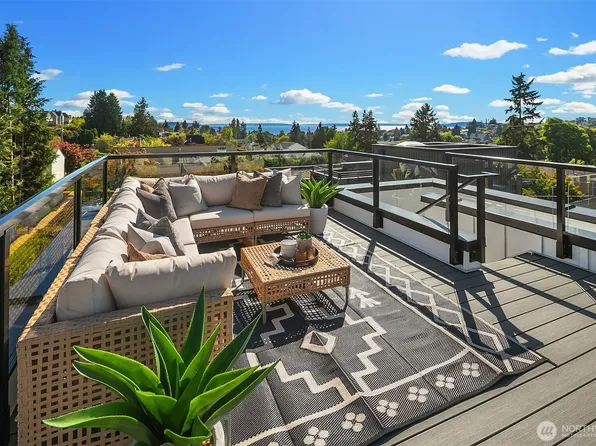2528 30th Avenue W, Seattle, WA 98199