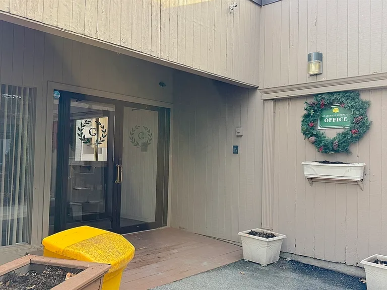 22 Shrewsbury Green Dr #I — Photo 15