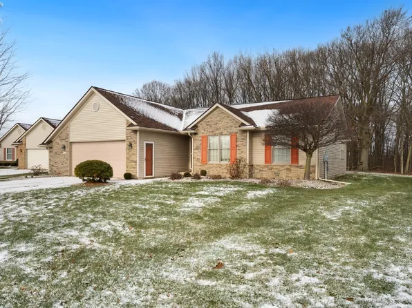 421 Country Meadows Dr, Oak Harbor, OH 43449