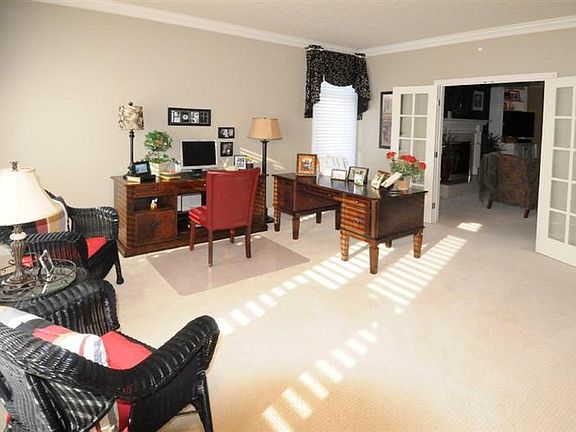 5th image of 35 Aspen Woods Dr