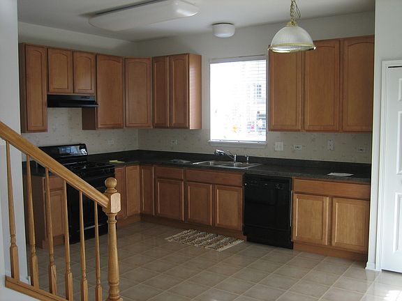 4th image of 849 Linden Cir