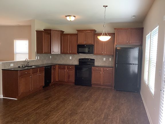 5th image of 110 Collenton Ln