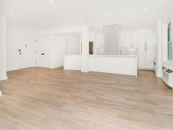 5th image of 3901 Independence Ave APT 4G