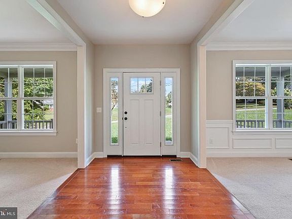 4th image of 10 Dogwood Ln