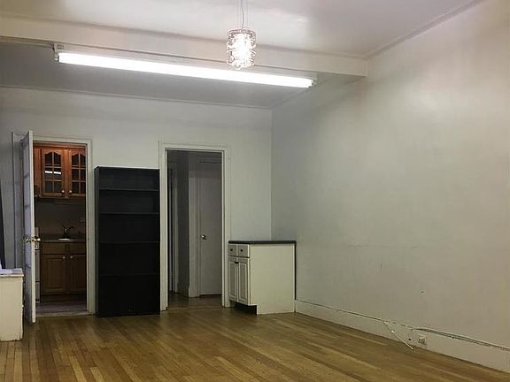 3rd image of 162 W 56th St APT 1007