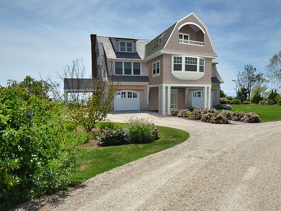 6 Mohegan Avenue