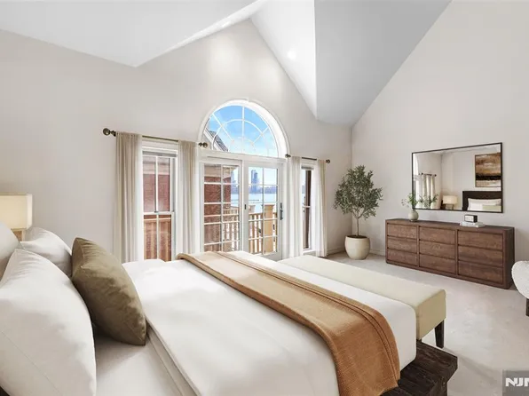 36 Regency Pl #Townhouse 36, Weehawken, NJ 07086