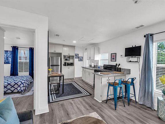 4th image of 7112 Avenue L
