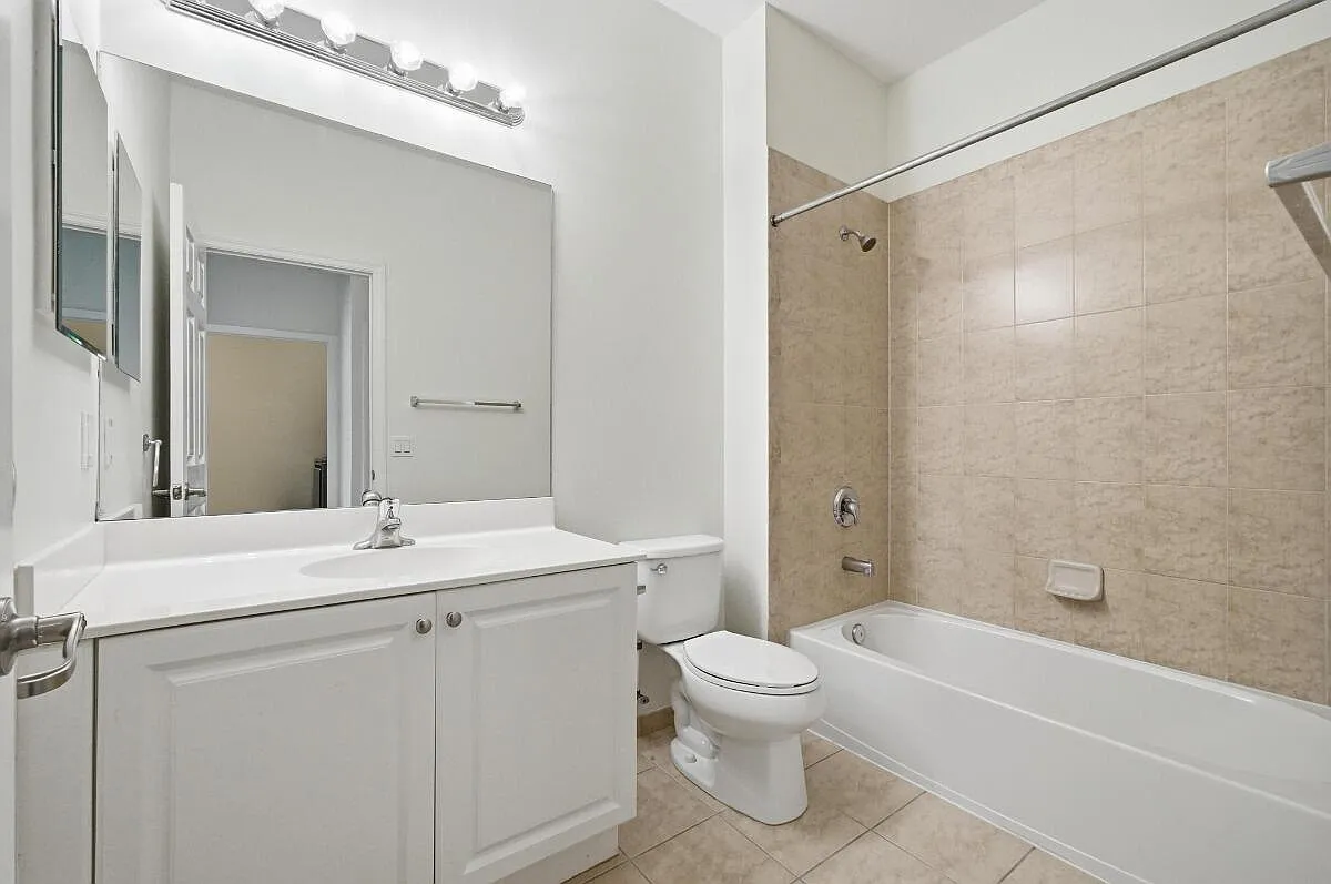 3 bed, 2.5 bath, 1434 sqft, $3,300 — Photo 2
