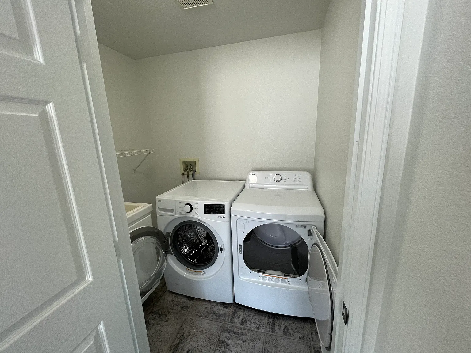3 bed, 1281 sqft, $3,800 — Photo 4