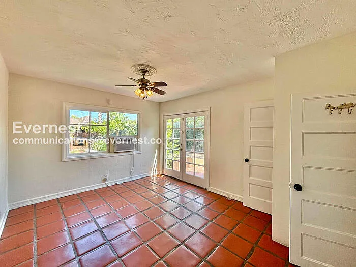 132 N Crescent Heights Blvd — Photo 16