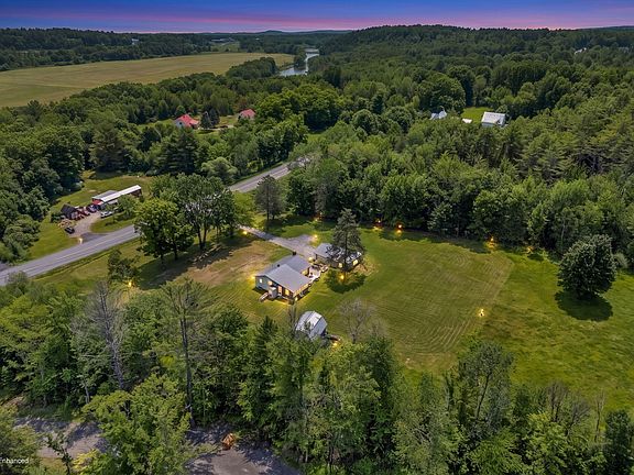 3rd image of 402 Town Farm Road