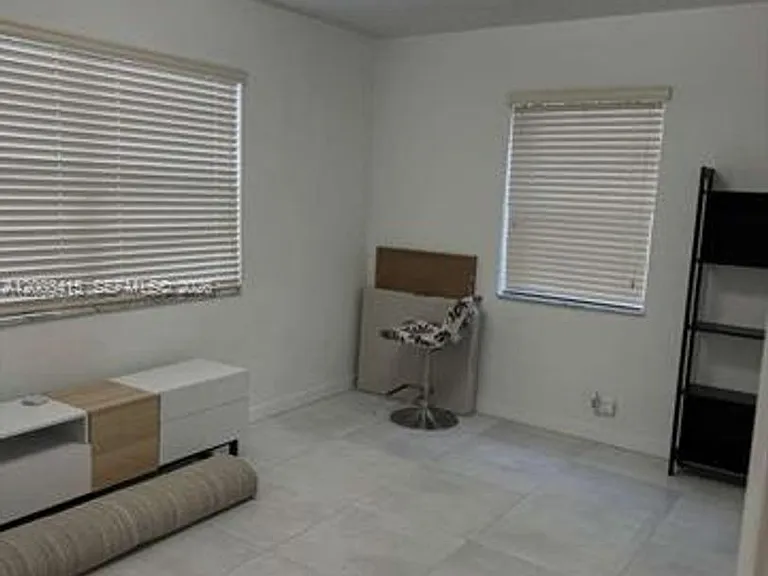 3600 SW 26th St — Photo 8