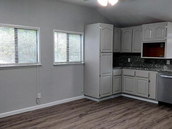 4th image of 605 Mariposa Ave APT A