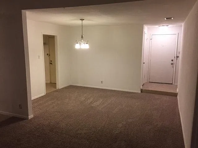 5009 Crestwood Dr — Photo 4