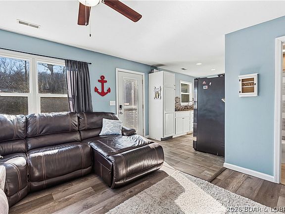 3rd image of 31806 Lakeview Ln