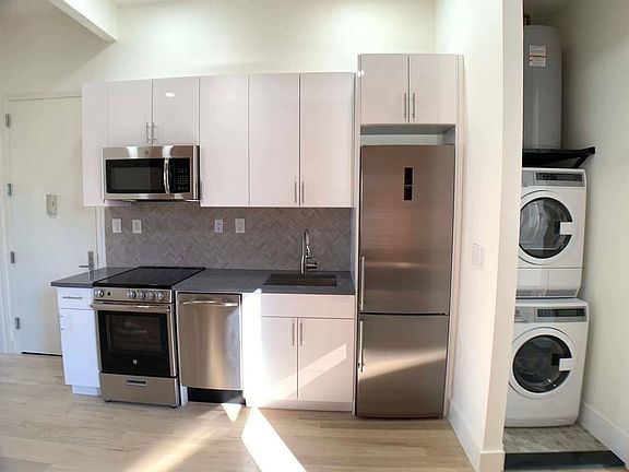 2nd image of 556 Evergreen Ave #2M