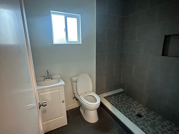 5th image of 2966 Clarendon Ave #1