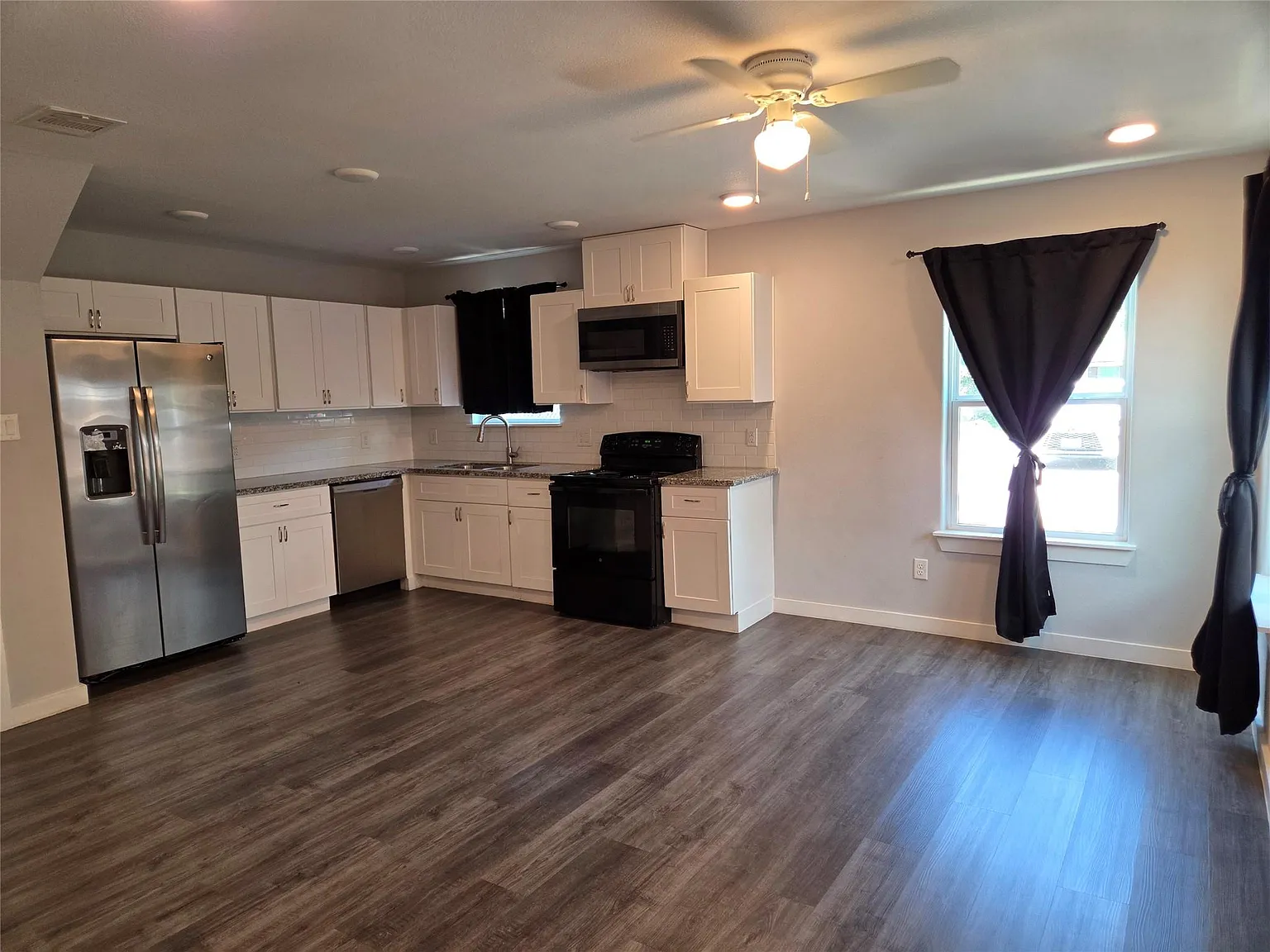 3 bed, 2.0 bath, 1180 sqft, $1,900 — Photo 3