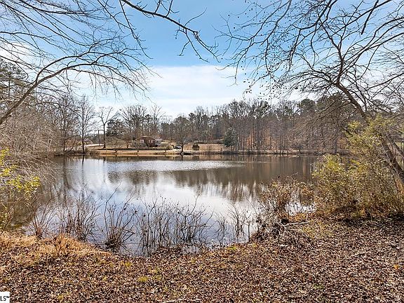 3rd image of 437 Sugar Creek Rd