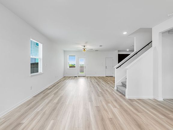 4th image of 516 Emory Crossing Blvd