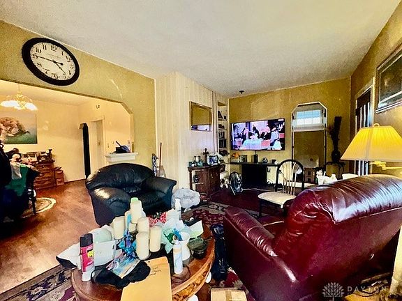 5th image of 33 Camden Ave