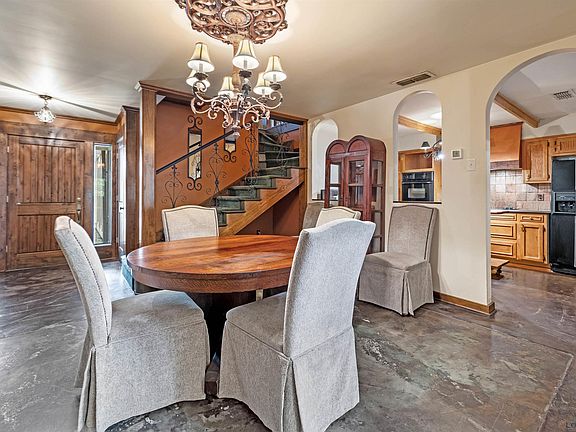 5th image of 1011 Towne Lake Dr