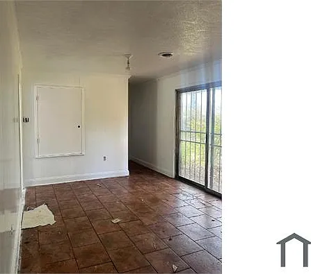 3 bed, $1,100 — Photo 3
