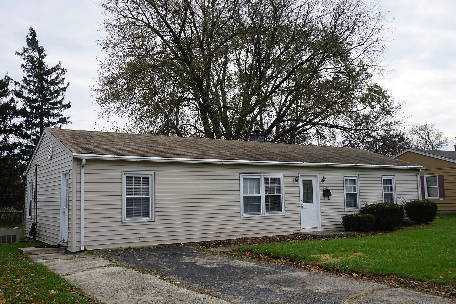 1345 N Russell Ave photo 1